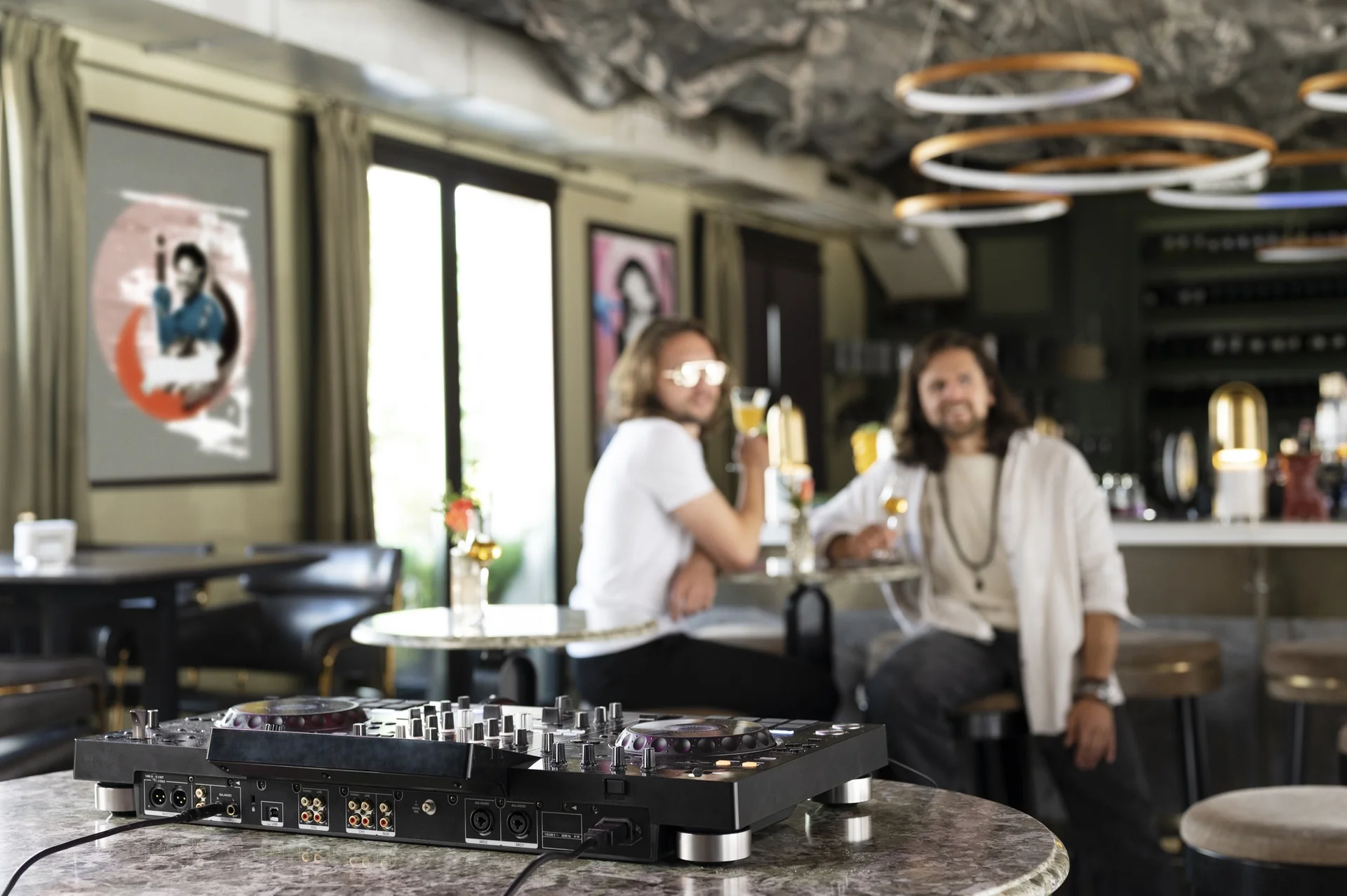 Restaurantes con música en vivo en Medellín: dónde comer con buena vibra musical